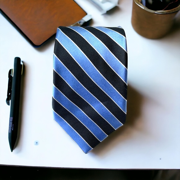 IZOD Light Blue and Black Silk Tie - Picture 1 of 4